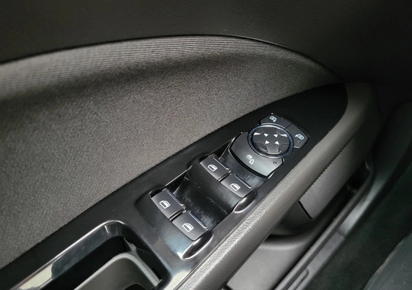 Ford Mondeo cena 52800 przebieg: 162000, rok produkcji 2017 z Nekla małe 232